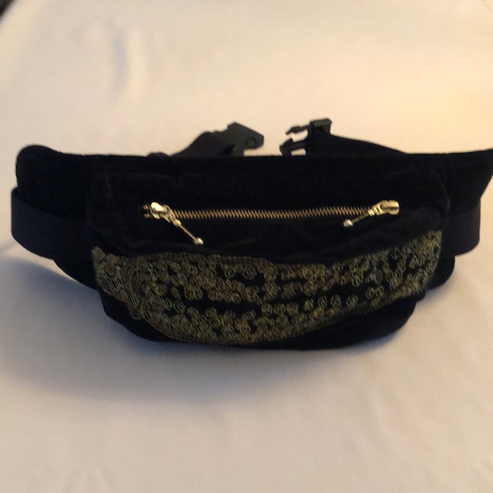 Capital Velvet belt bag